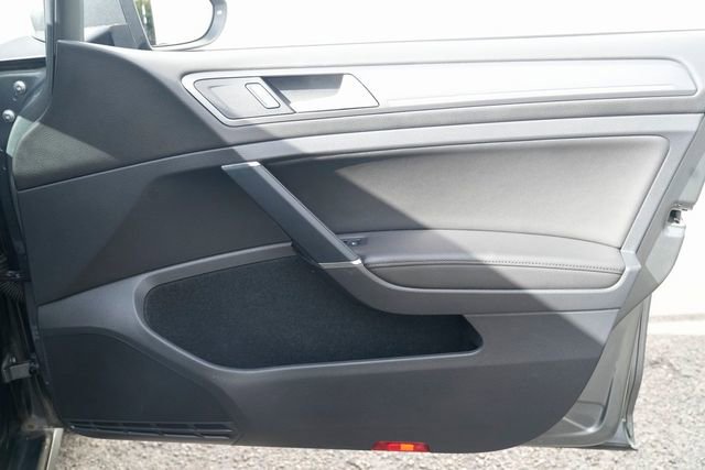 Used 2019 Volkswagen e-Golf SEL Premium image 30