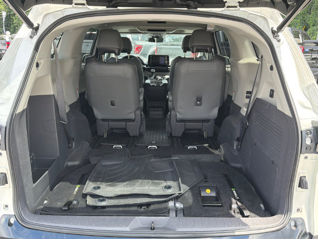 Used 2021 Toyota Sienna Limited FWD image 18