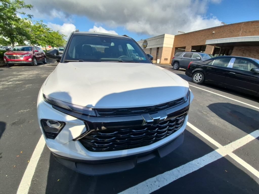 Used 2025 Chevrolet TrailBlazer RS w/ Convenience Package AWD/4WD image 2