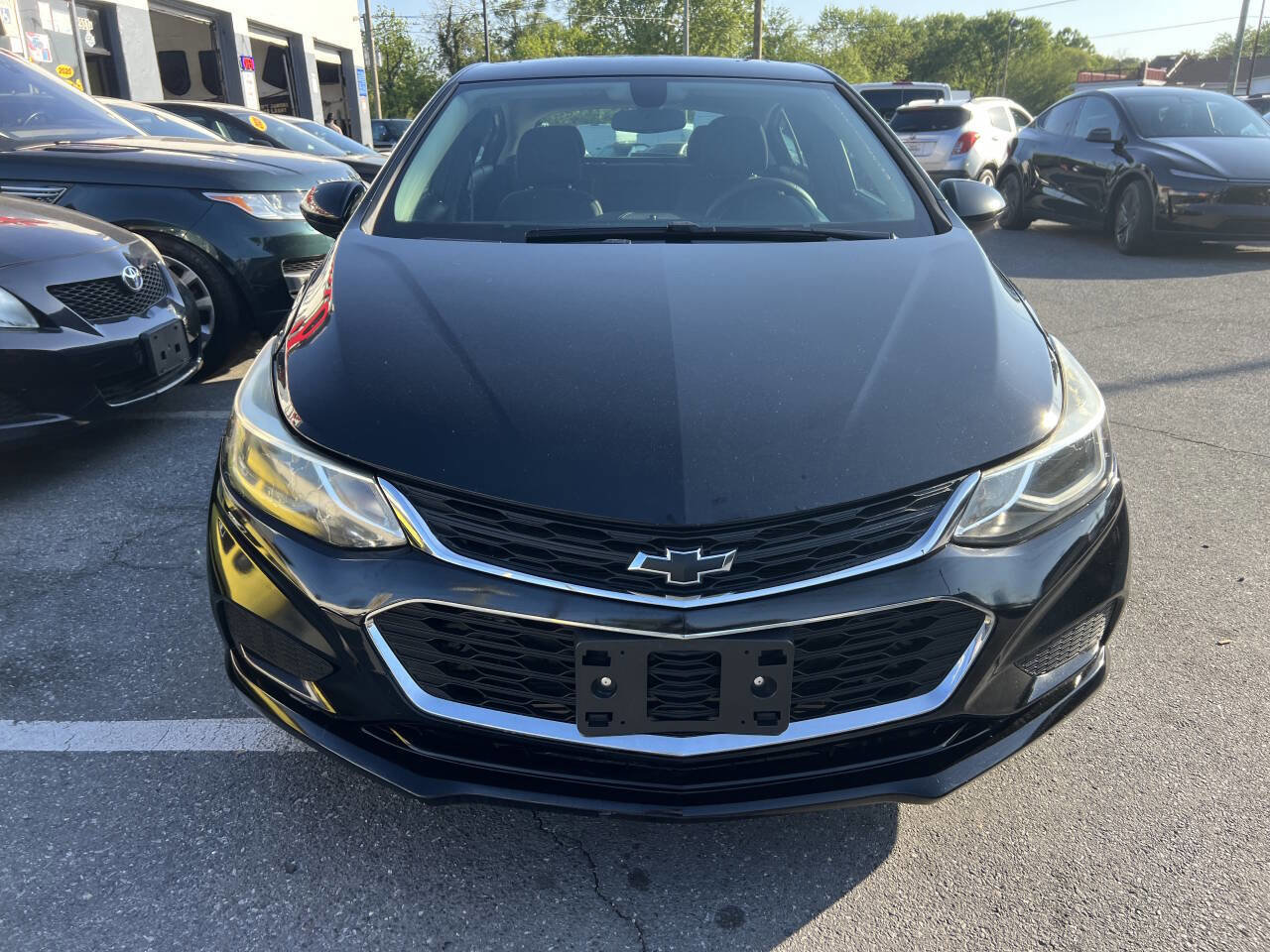 Used 2017 Chevrolet Cruze LT w/ Sun And Sound Package FWD image 2