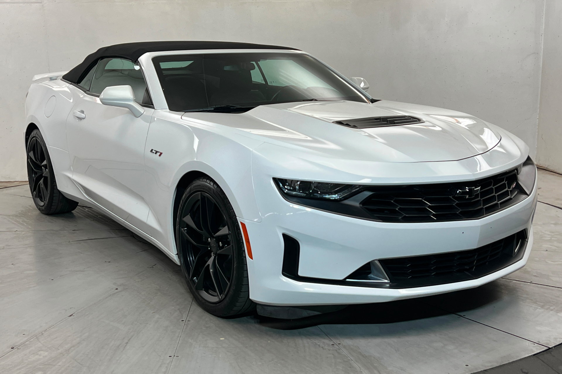 Used 2023 Chevrolet Camaro LT w/ RS Package RWD image 8