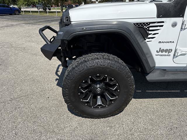 Used 2018 Jeep Wrangler Unlimited Sahara w/ Dual Top Group AWD/4WD image 19