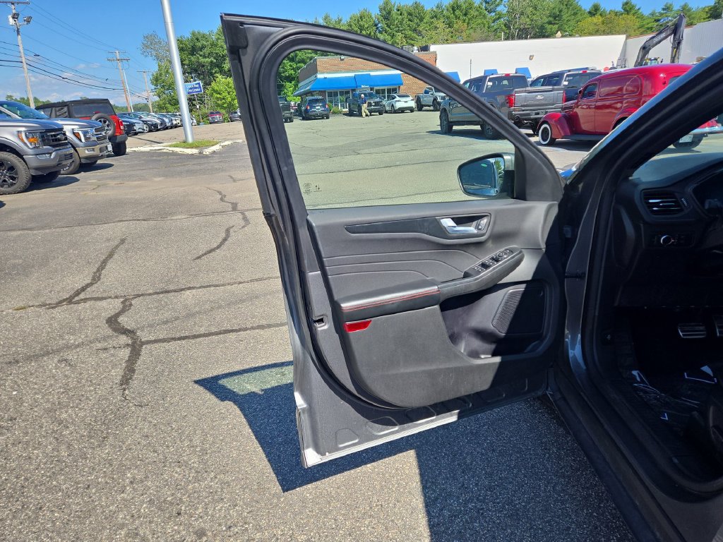 Certified 2023 Ford Escape ST-Line w/ Tech Pack #1 AWD/4WD image 5