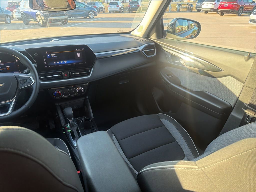 Used 2024 Chevrolet TrailBlazer LT w/ LT Cold Weather Package AWD/4WD image 18