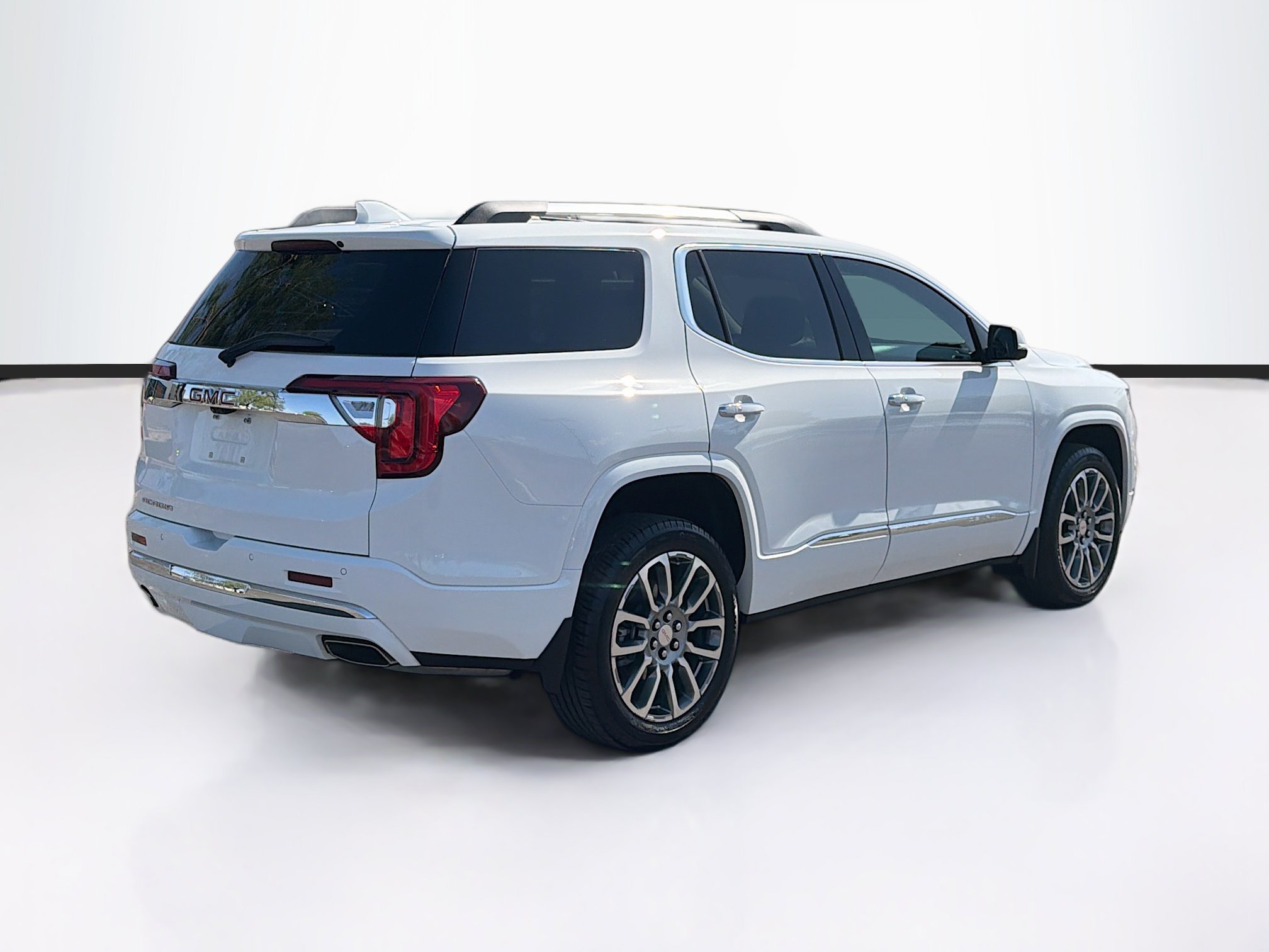 Used 2023 GMC Acadia Denali w/ Denali Technology Package FWD image 5