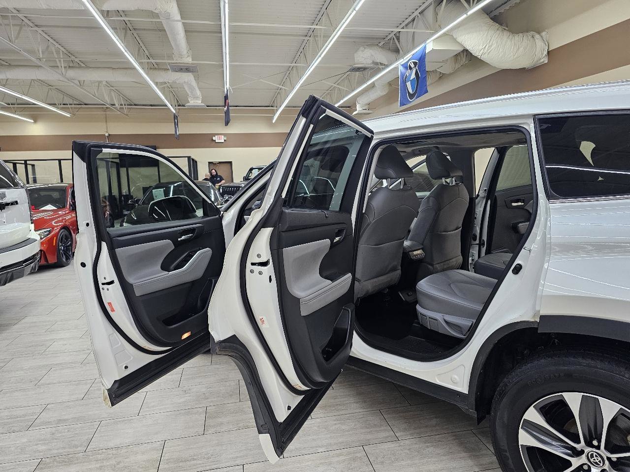 Used 2021 Toyota Highlander XLE image 15