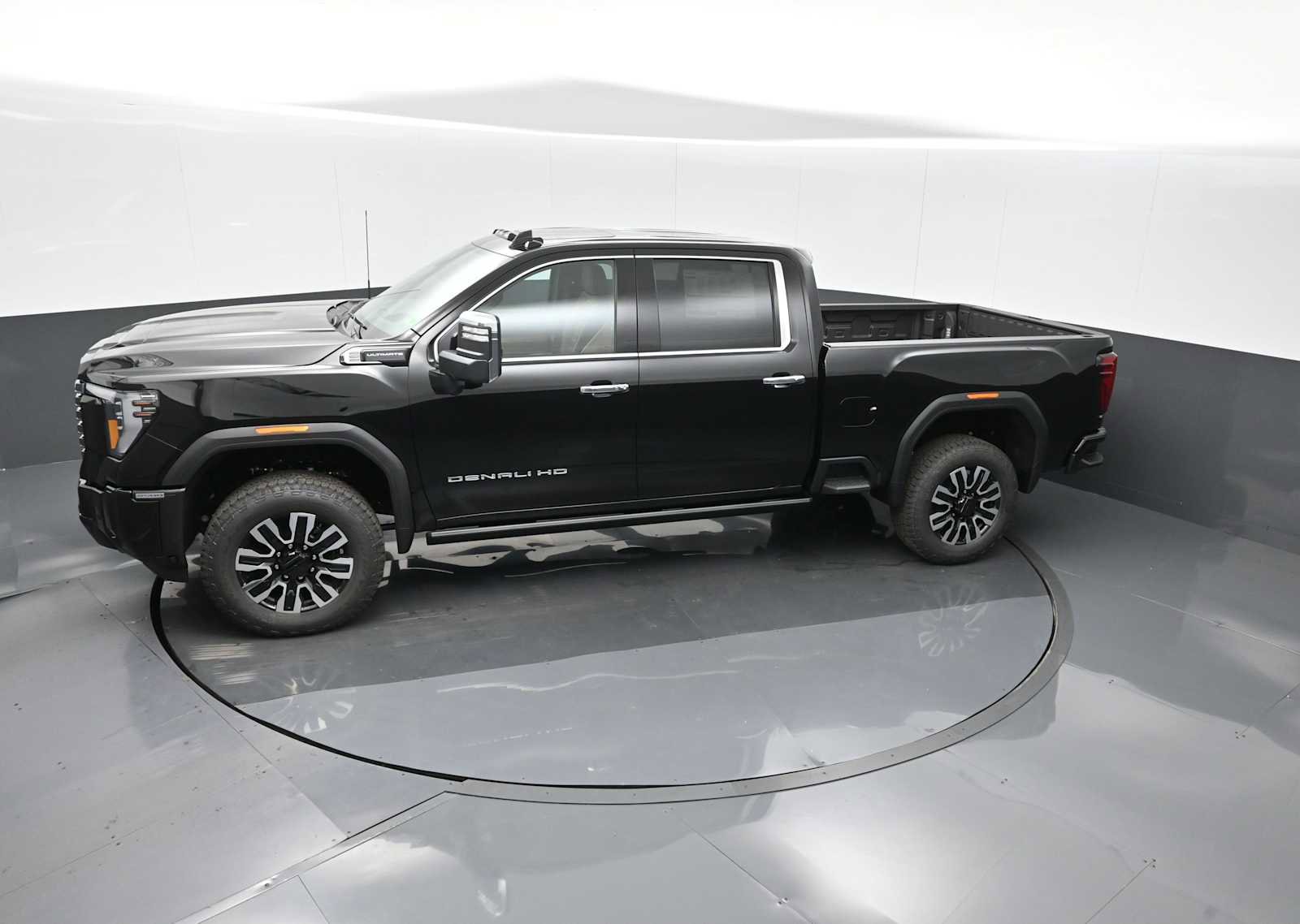 New 2025 GMC Sierra 2500 Denali Ultimate w/ Max Trailering Package image 13