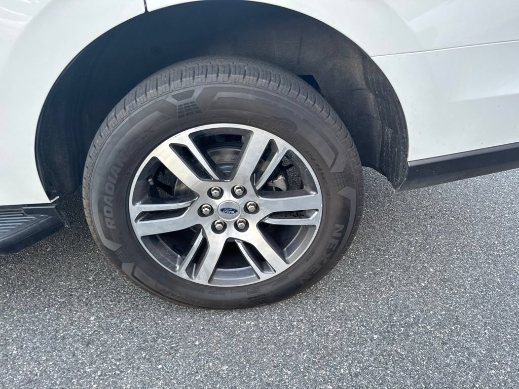 Used 2024 Ford Expedition Limited AWD/4WD image 7