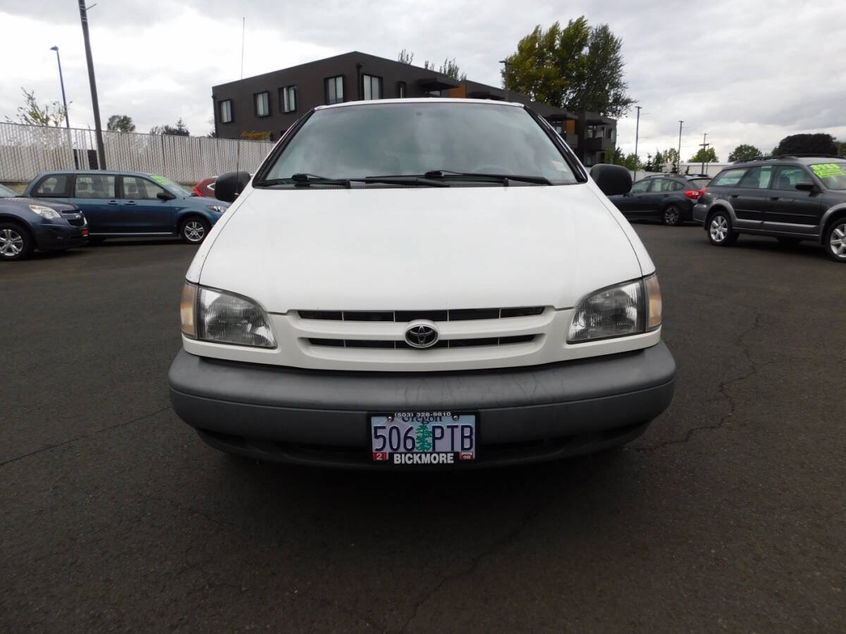 Used 2000 Toyota Sienna LE w/ LE Extra Value Pkg FWD image 16