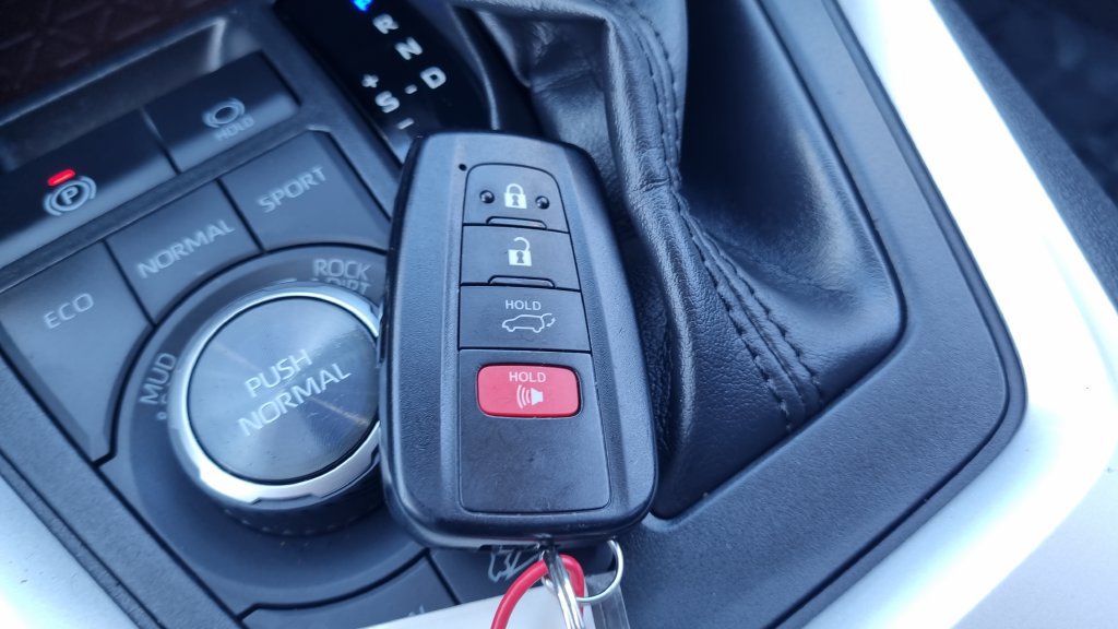 Certified 2020 Toyota RAV4 Limited w/ Limited Grade Weather Package AWD/4WD image 25