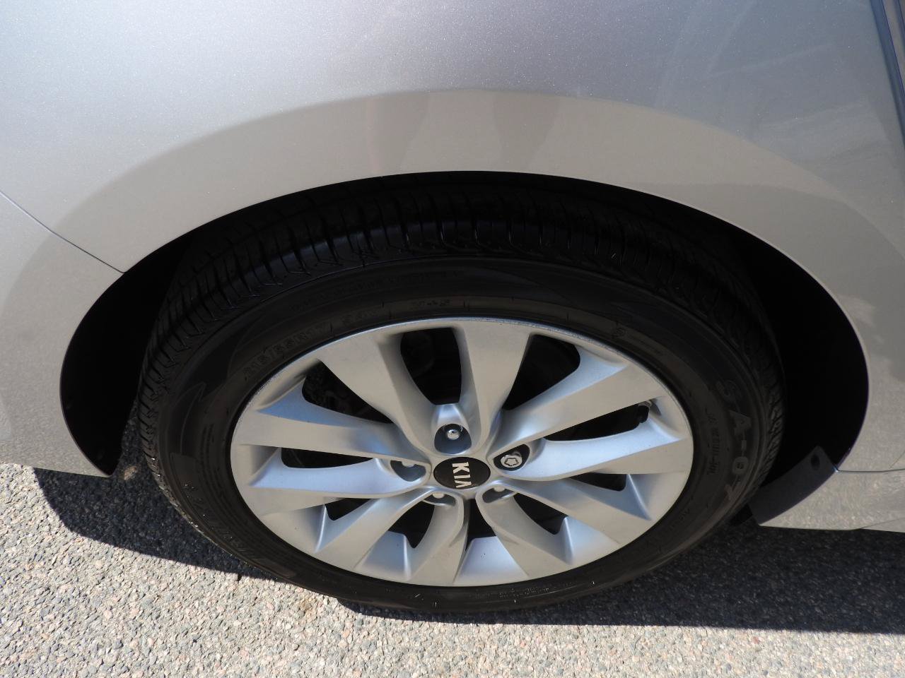 Used 2018 Kia Optima EX w/ Premium Package FWD image 17
