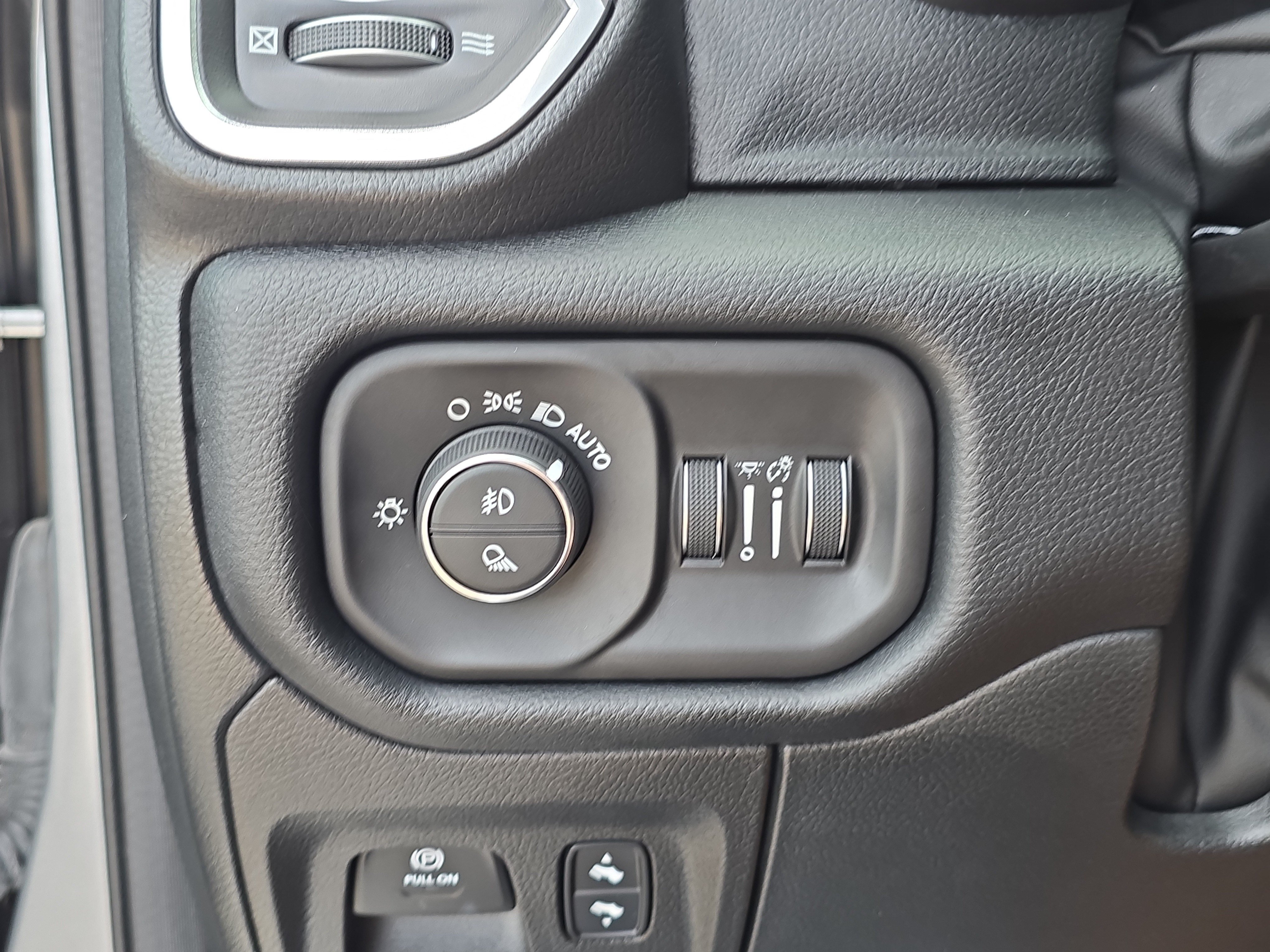 Used 2022 RAM 1500 Laramie AWD/4WD image 28