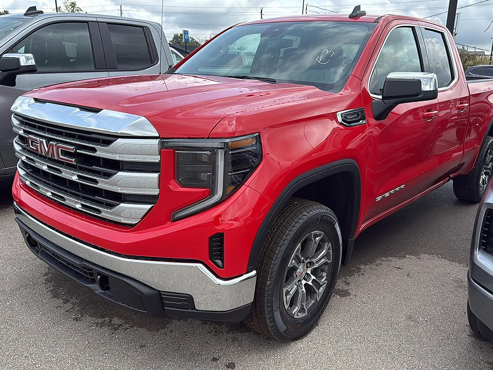New 2026 GMC Sierra 1500 SLE w/ Preferred Package AWD/4WD image 2