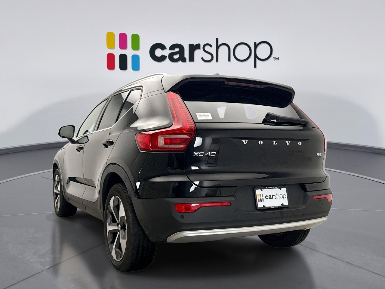 Used 2025 Volvo XC40 B5 Plus image 3