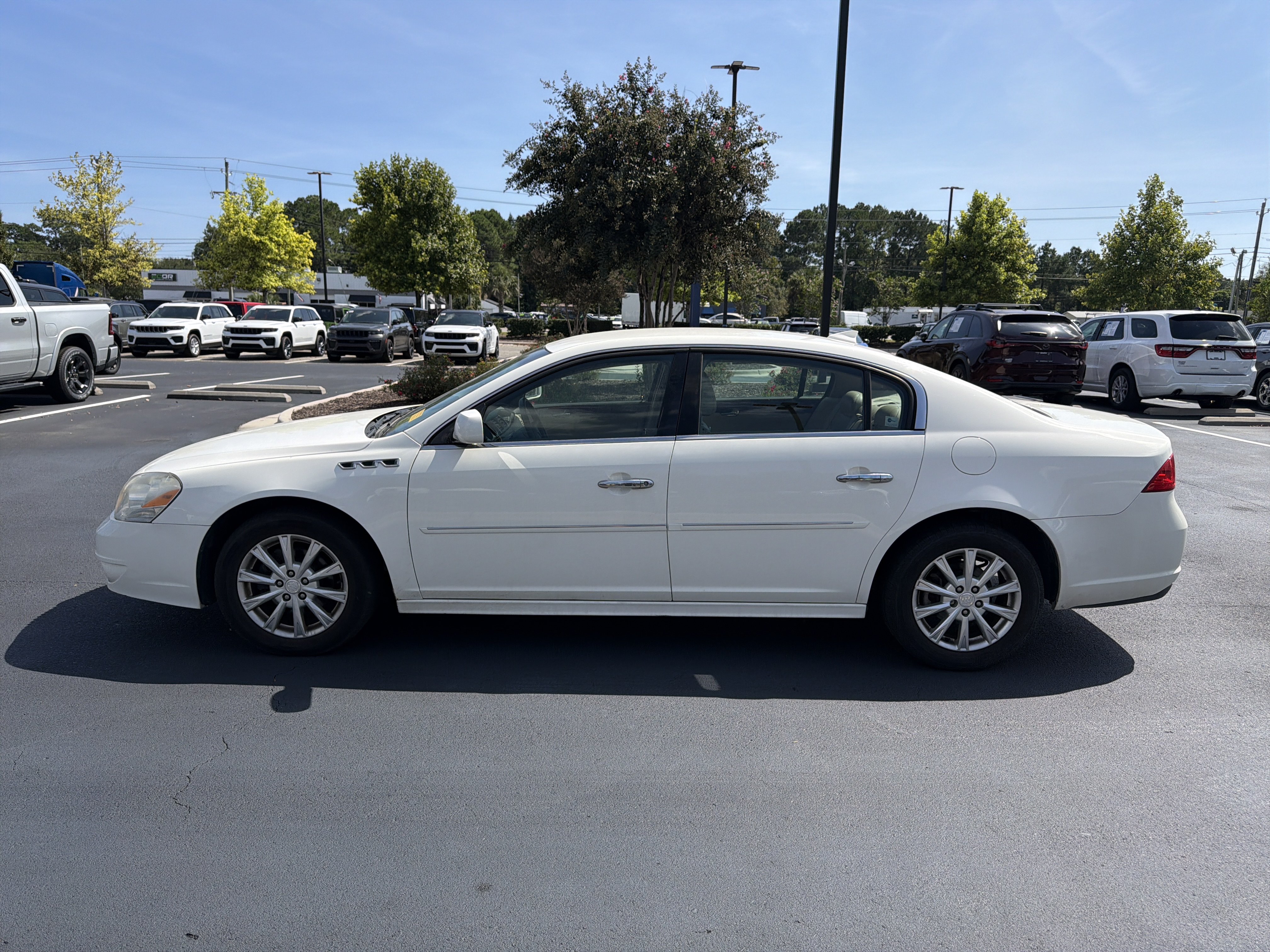 Used 2010 Buick Lucerne CXL FWD image 6