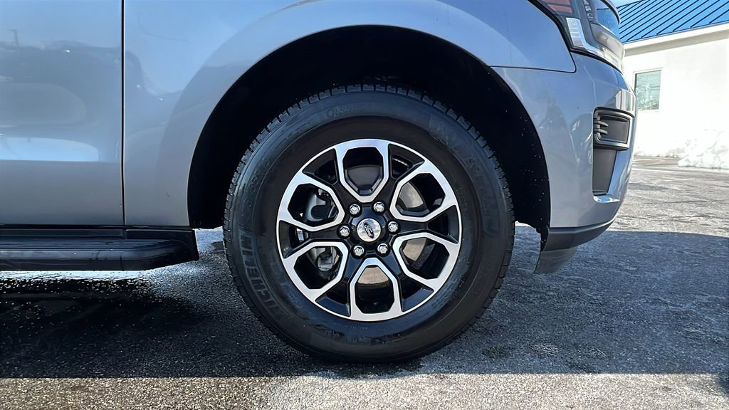 Used 2024 Ford Expedition Max XLT image 9