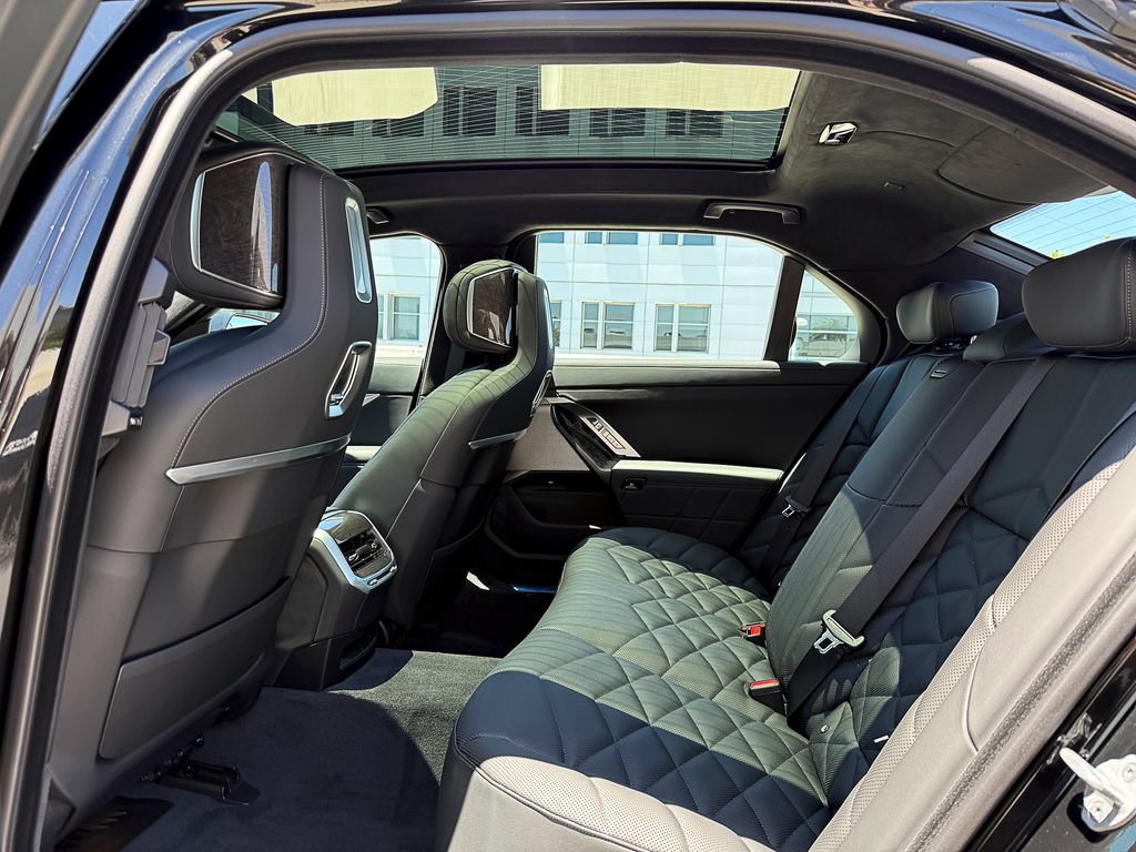 New 2026 BMW 740i w/ Premium Package RWD image 14
