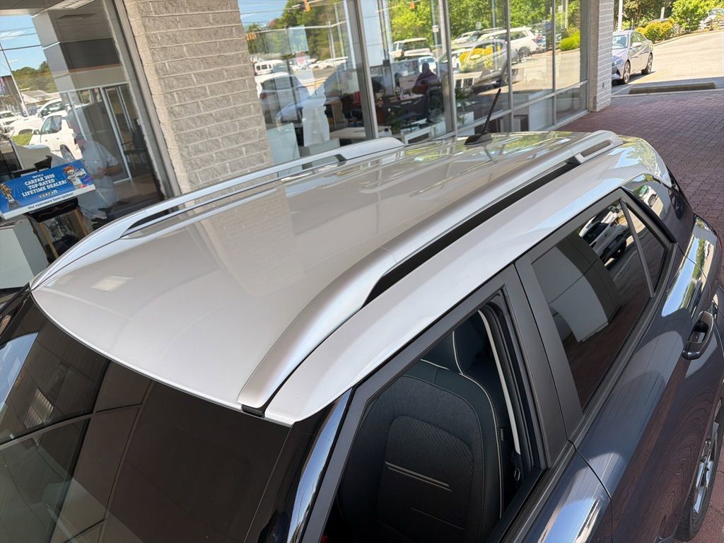 Used 2024 Hyundai Venue Limited FWD image 18