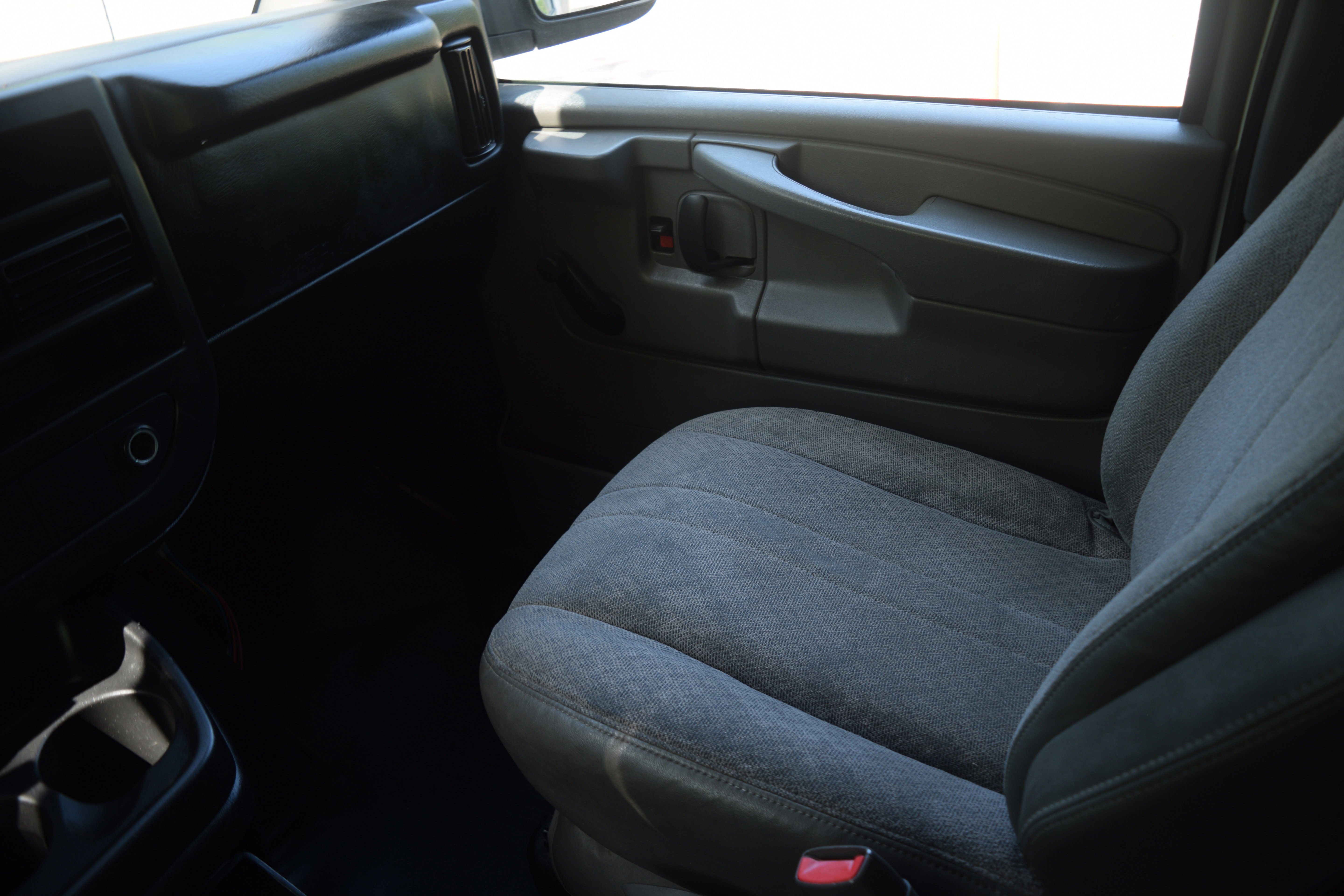 Used 2014 Chevrolet Express 3500 RWD image 8