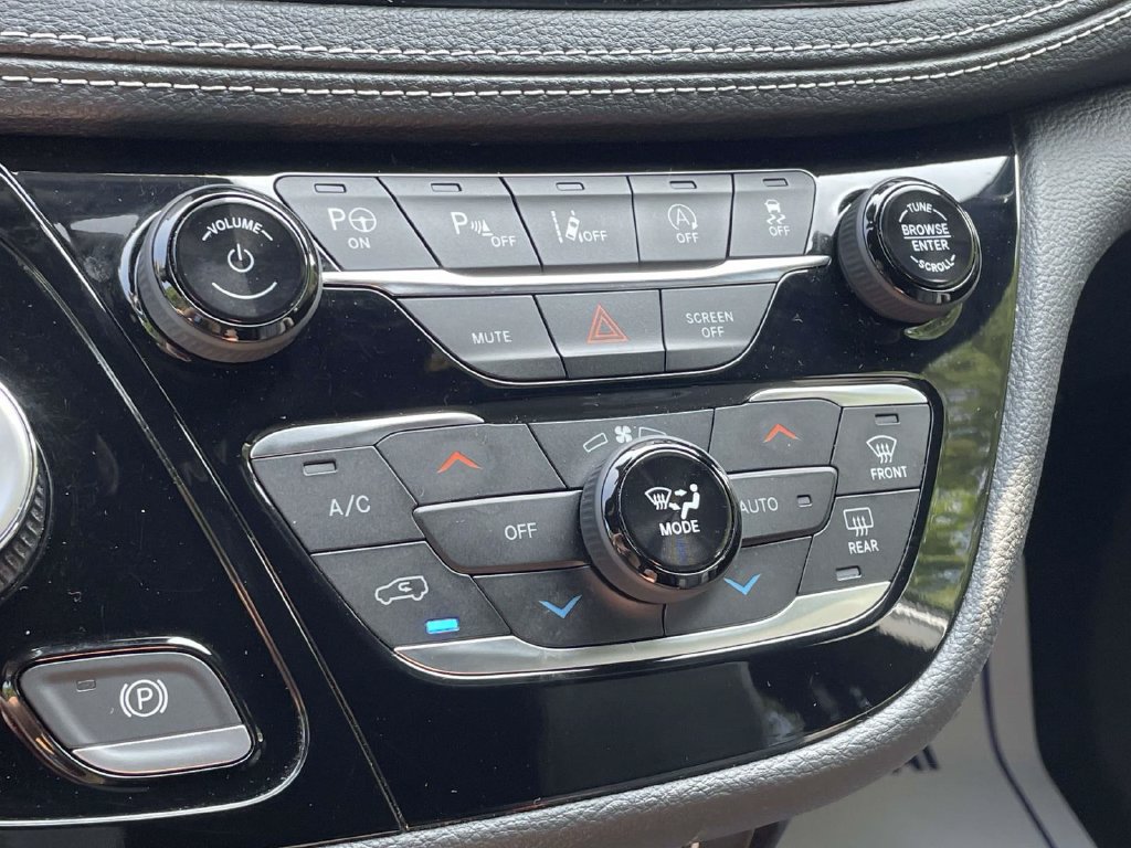 Used 2023 Chrysler Pacifica Touring-L w/ S Appearance Package FWD image 30