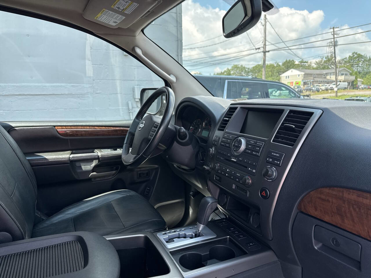 Used 2010 Nissan Armada Platinum image 33