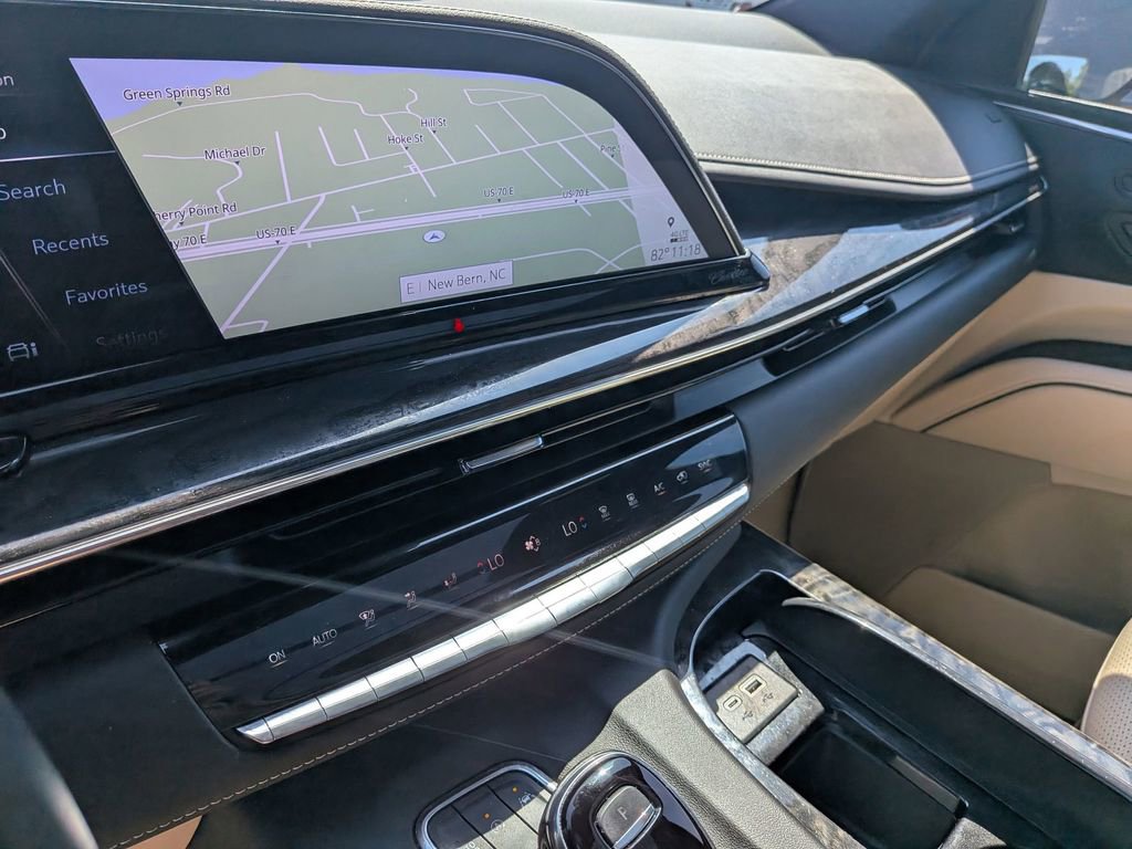 Certified 2024 Cadillac Escalade ESV Premium Luxury image 18