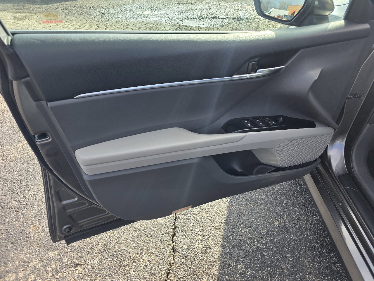 Used 2018 Toyota Camry LE w/ Convenience Package image 9