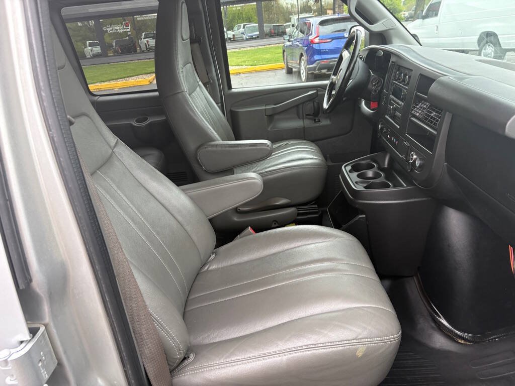 Used 2017 Chevrolet Express 3500 LS RWD image 14