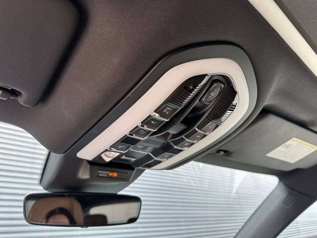 Certified 2025 Porsche Macan image 34