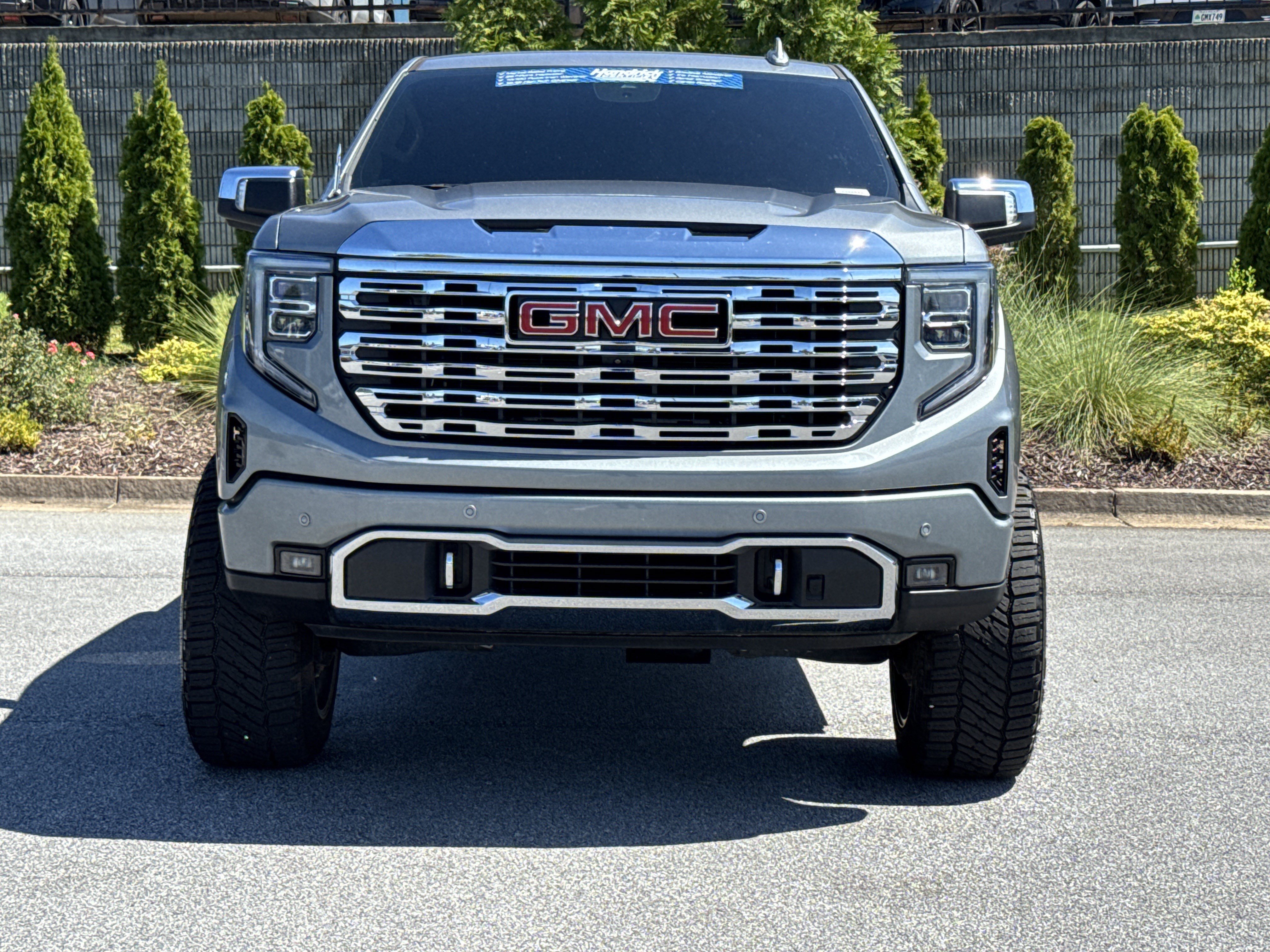 Used 2023 GMC Sierra 1500 Denali AWD/4WD image 3