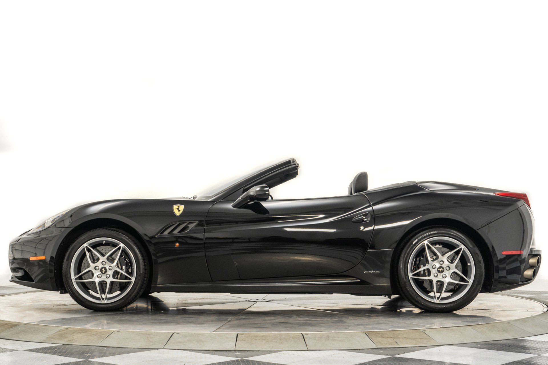 Used 2011 Ferrari California image 6