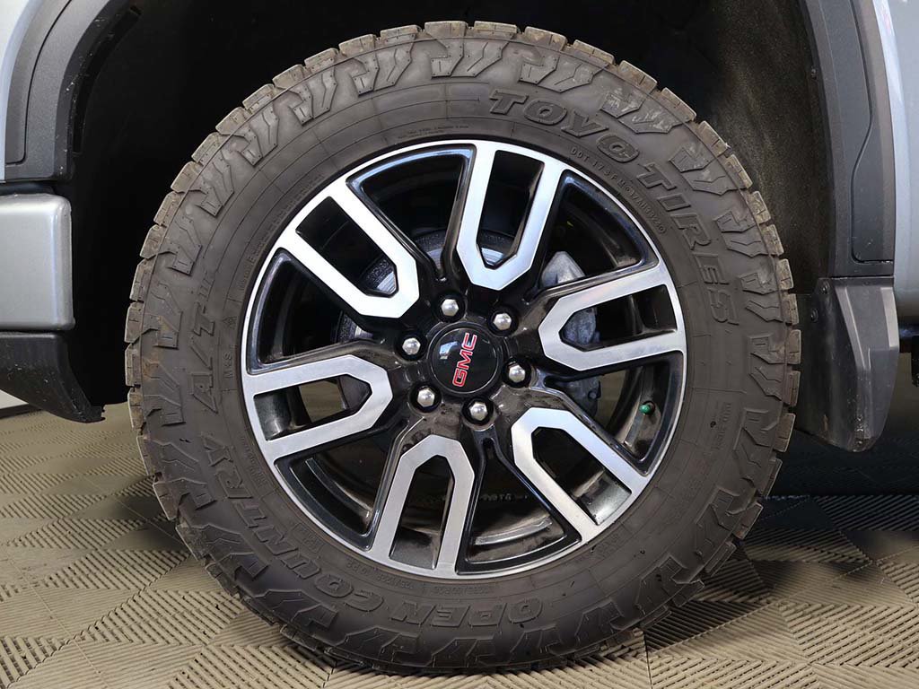 Used 2024 GMC Sierra 1500 AT4 w/ Technology Package AWD/4WD image 18