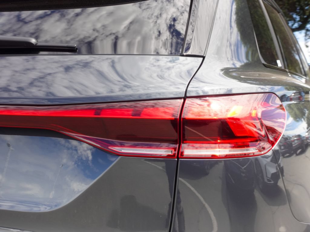 Used 2025 Audi Q6 e-tron Premium w/ Convenience Package RWD image 5