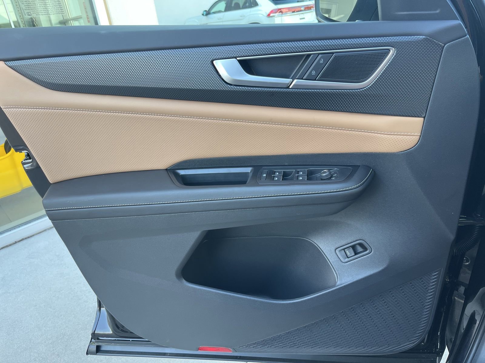 New 2026 Volkswagen Atlas Cross Sport SEL R-Line image 6