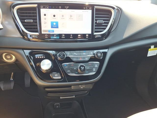 New 2026 Chrysler Voyager LX image 12