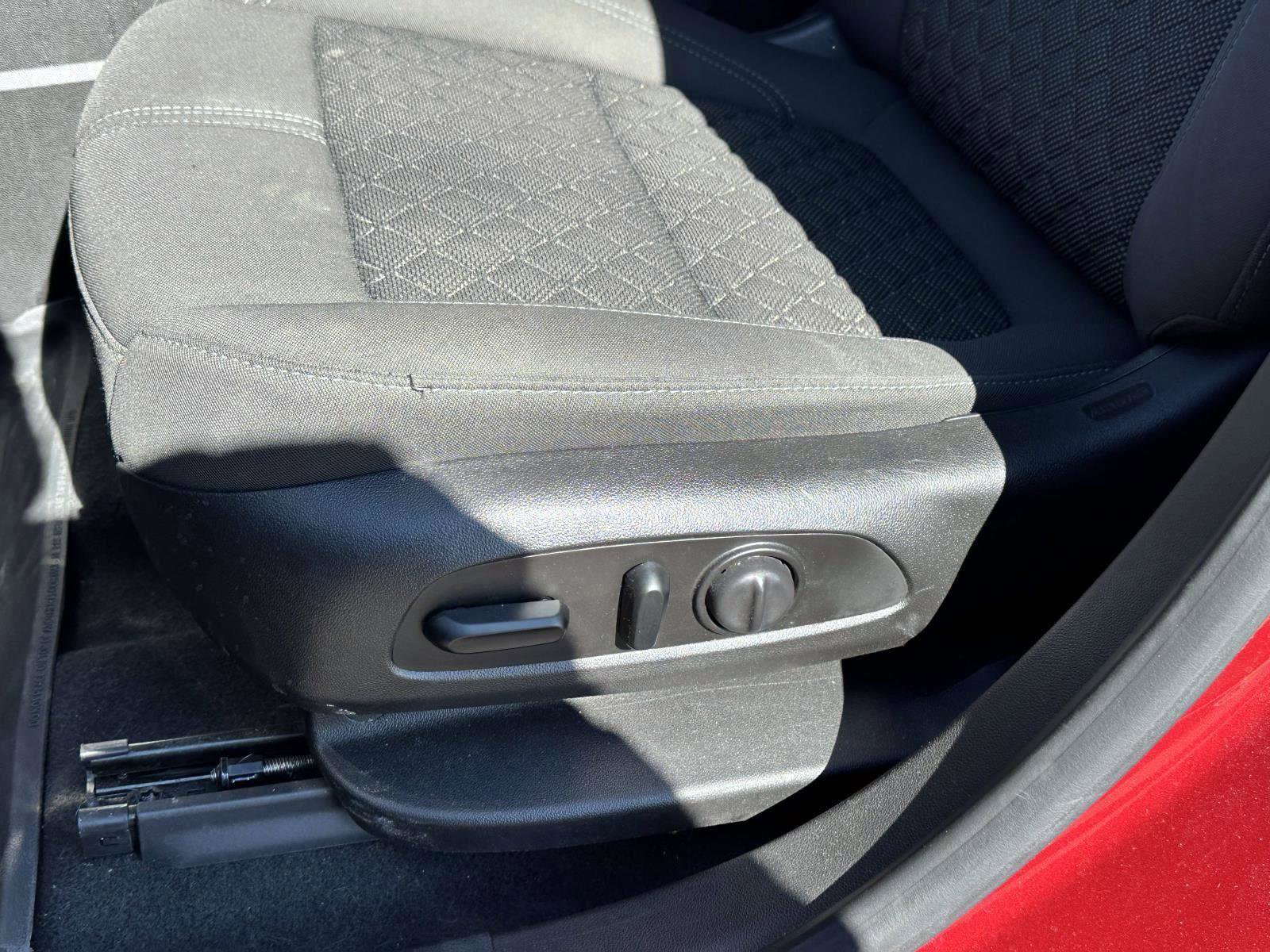 Used 2019 Chevrolet Blazer LT image 16