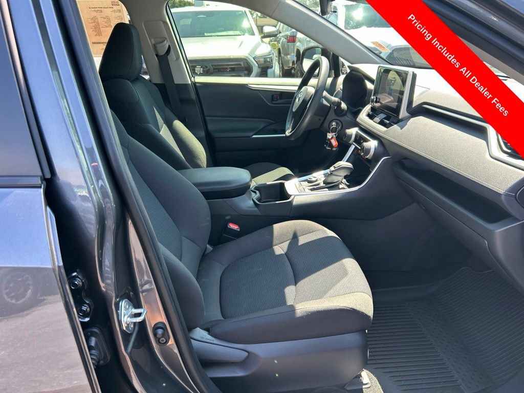 Used 2025 Toyota RAV4 LE AWD/4WD image 24