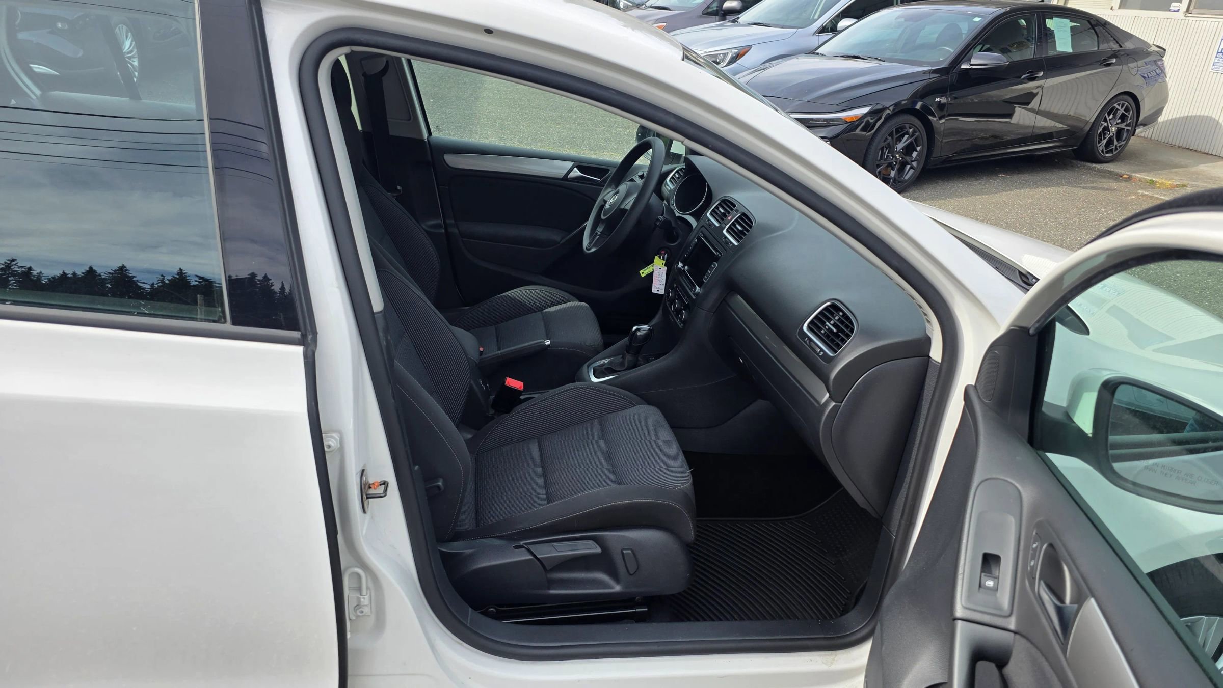 Used 2012 Volkswagen Golf 4-Door image 11