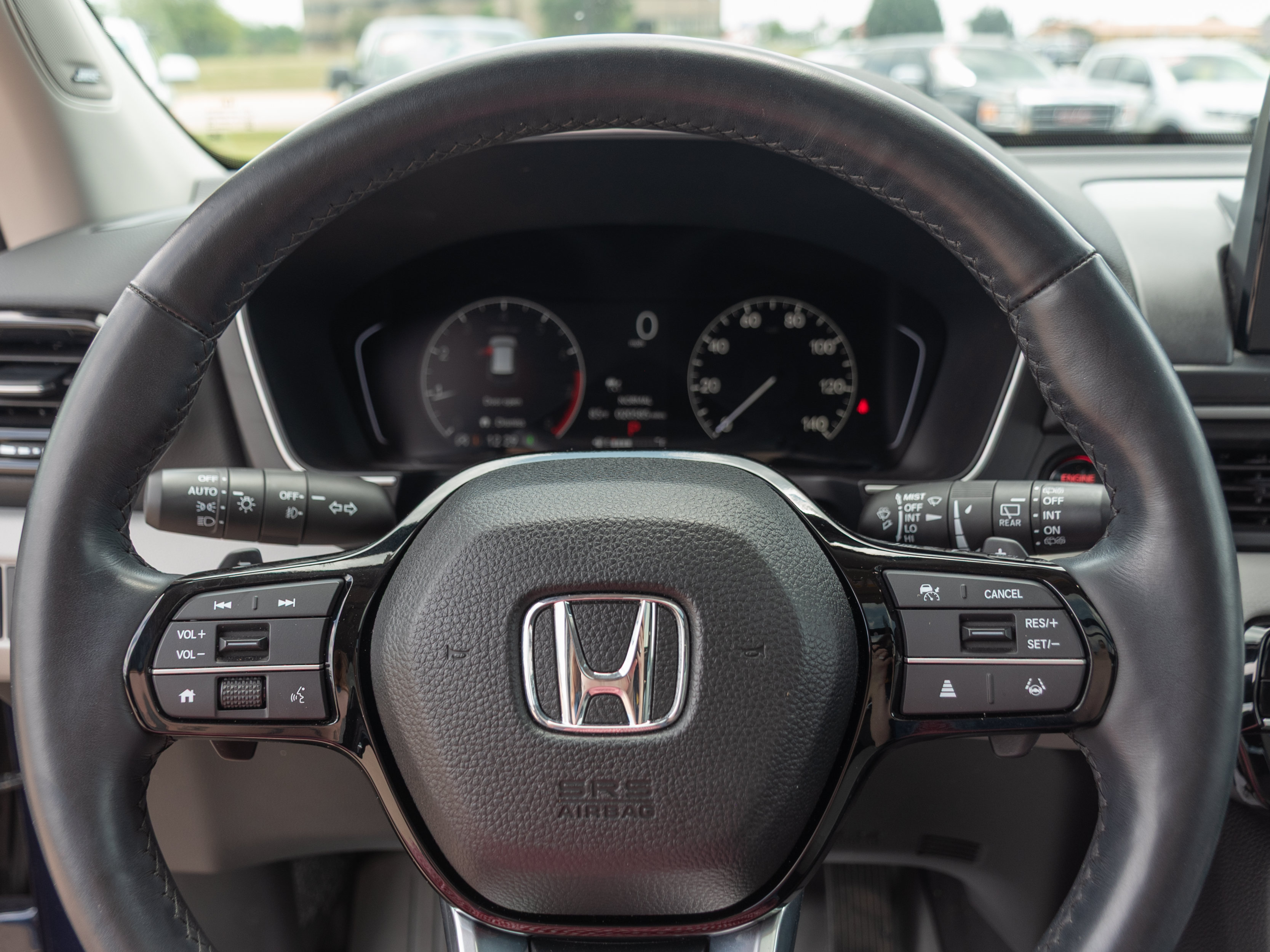 Used 2025 Honda Pilot Touring image 13