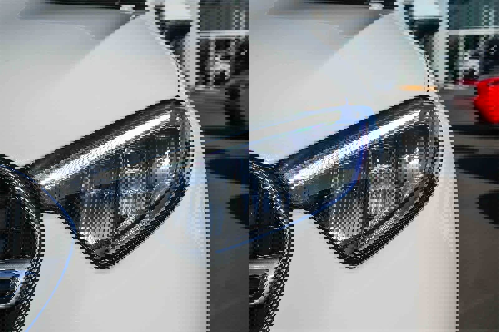 Used 2025 Mercedes-Benz GLC 350e 4MATIC image 7