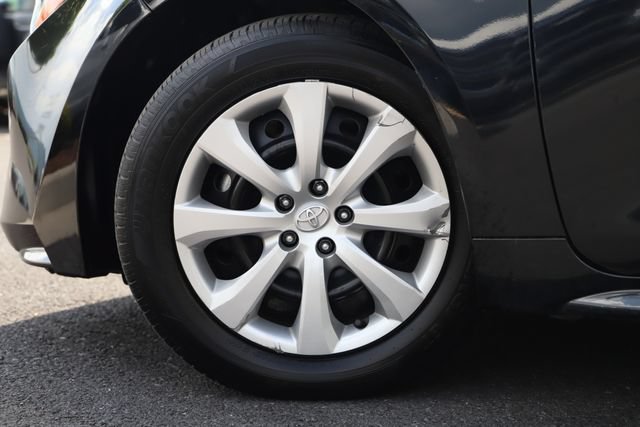 Used 2025 Toyota Corolla LE FWD image 2