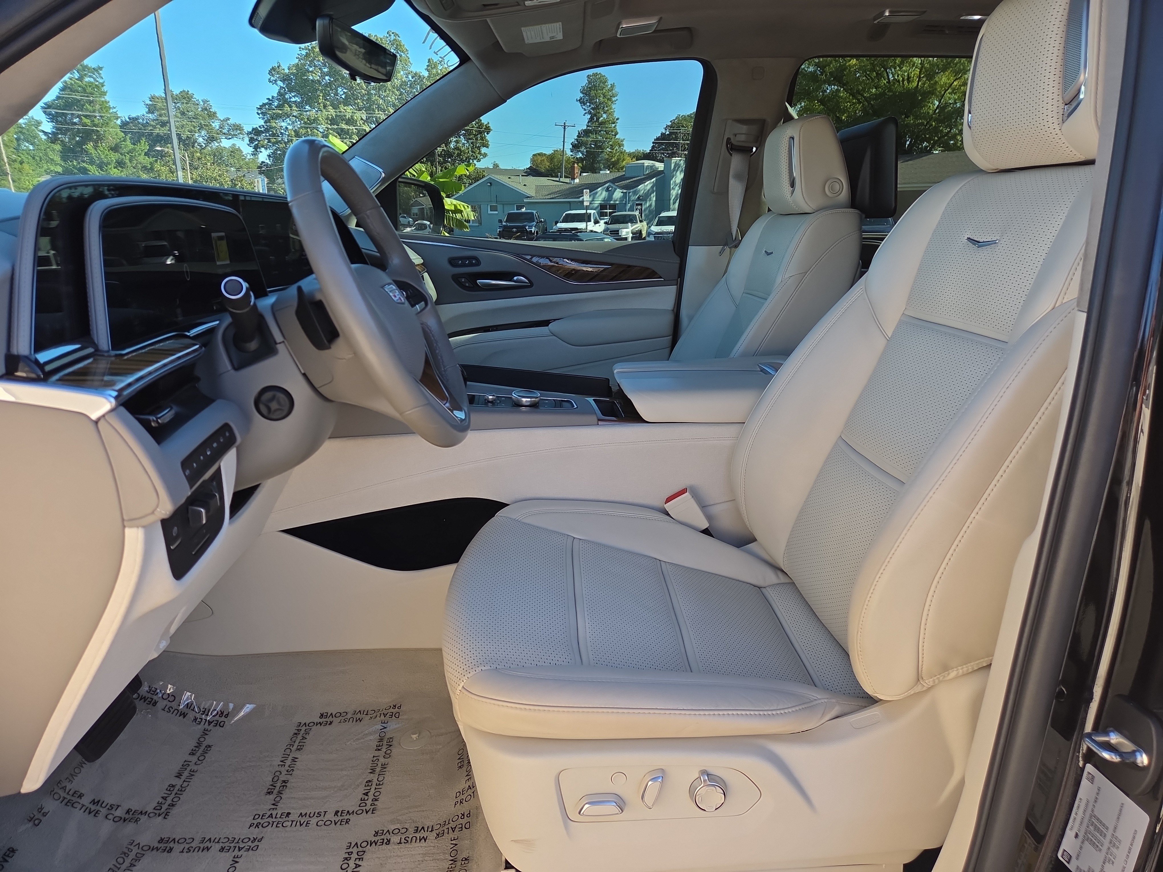 Used 2023 Cadillac Escalade Sport Platinum w/ LPO, ONYX Package AWD/4WD image 10