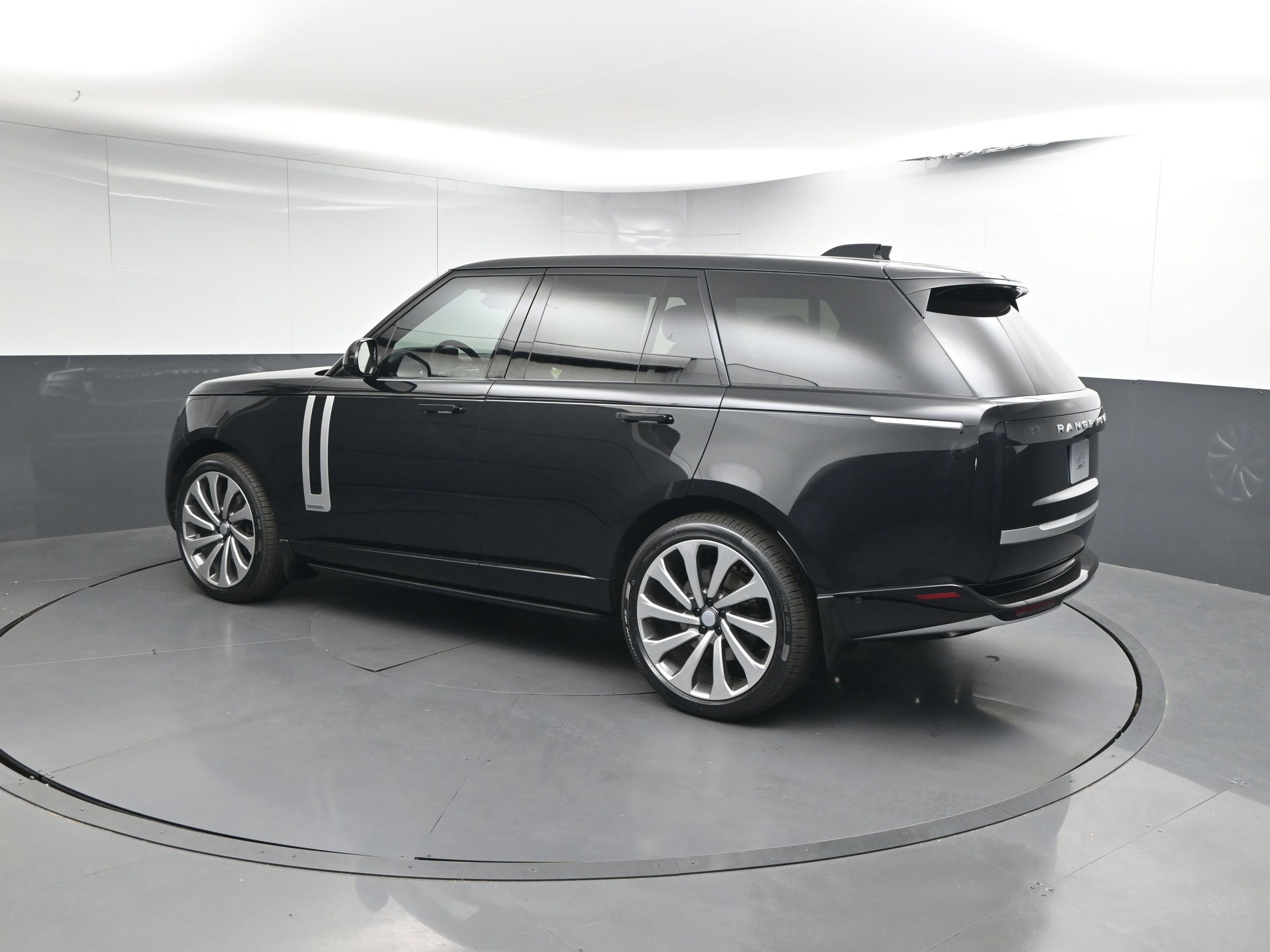New 2025 Land Rover Range Rover Autobiography image 3