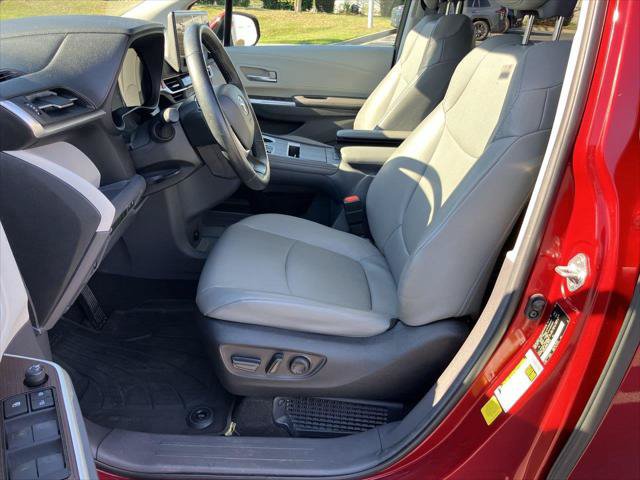 Certified 2023 Toyota Sienna XLE FWD image 13