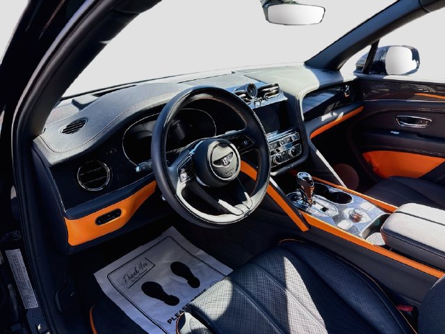 Used 2025 Bentley Bentayga AWD/4WD image 9