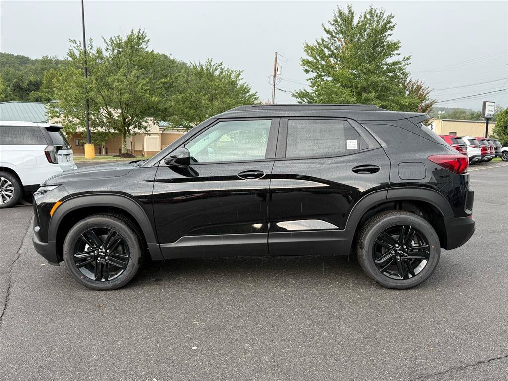 New 2026 Chevrolet TrailBlazer LT w/ Midnight Edition AWD/4WD image 2