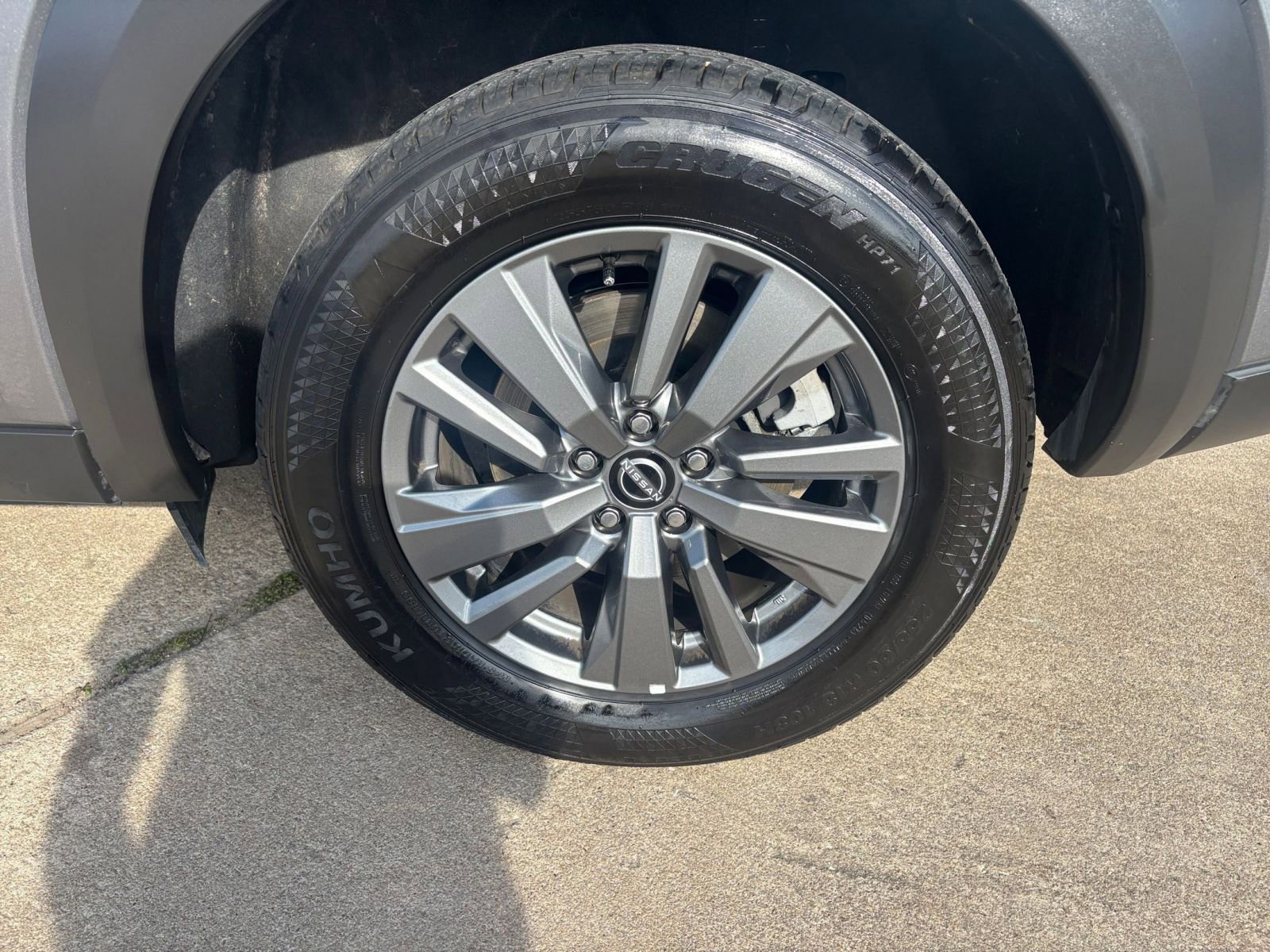 Used 2025 Nissan Pathfinder SV image 33