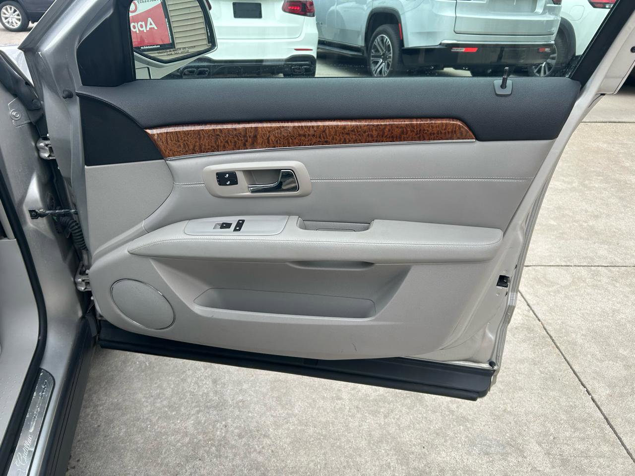 Used 2008 Cadillac SRX AWD w/ Utility Package image 16
