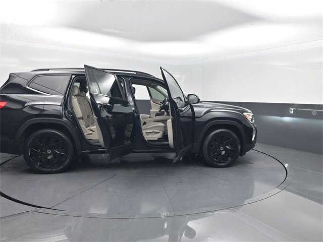 Used 2024 Volkswagen Atlas SE image 41