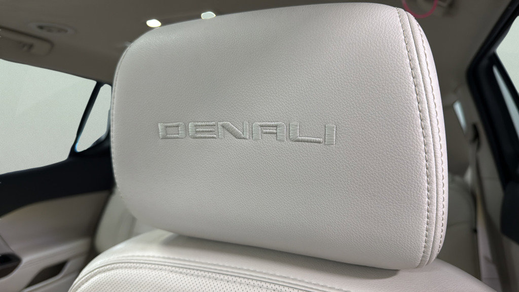 Used 2023 GMC Acadia Denali w/ Denali Ultimate Package image 21